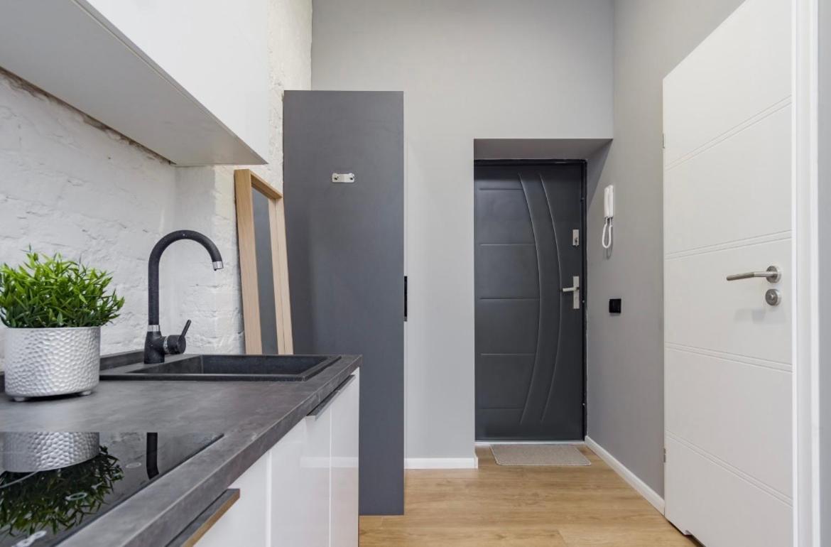 Kawalerka W Srodmiesciu 24 Appartement Łódź Buitenkant foto